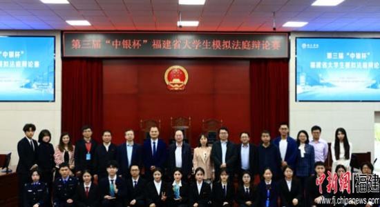 辩论赛嘉宾选手合影，太阳成集团供图